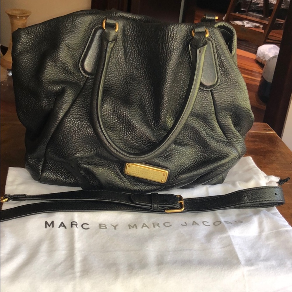 - Marc Jacobs leather ADJUSTABLE Hand Bag